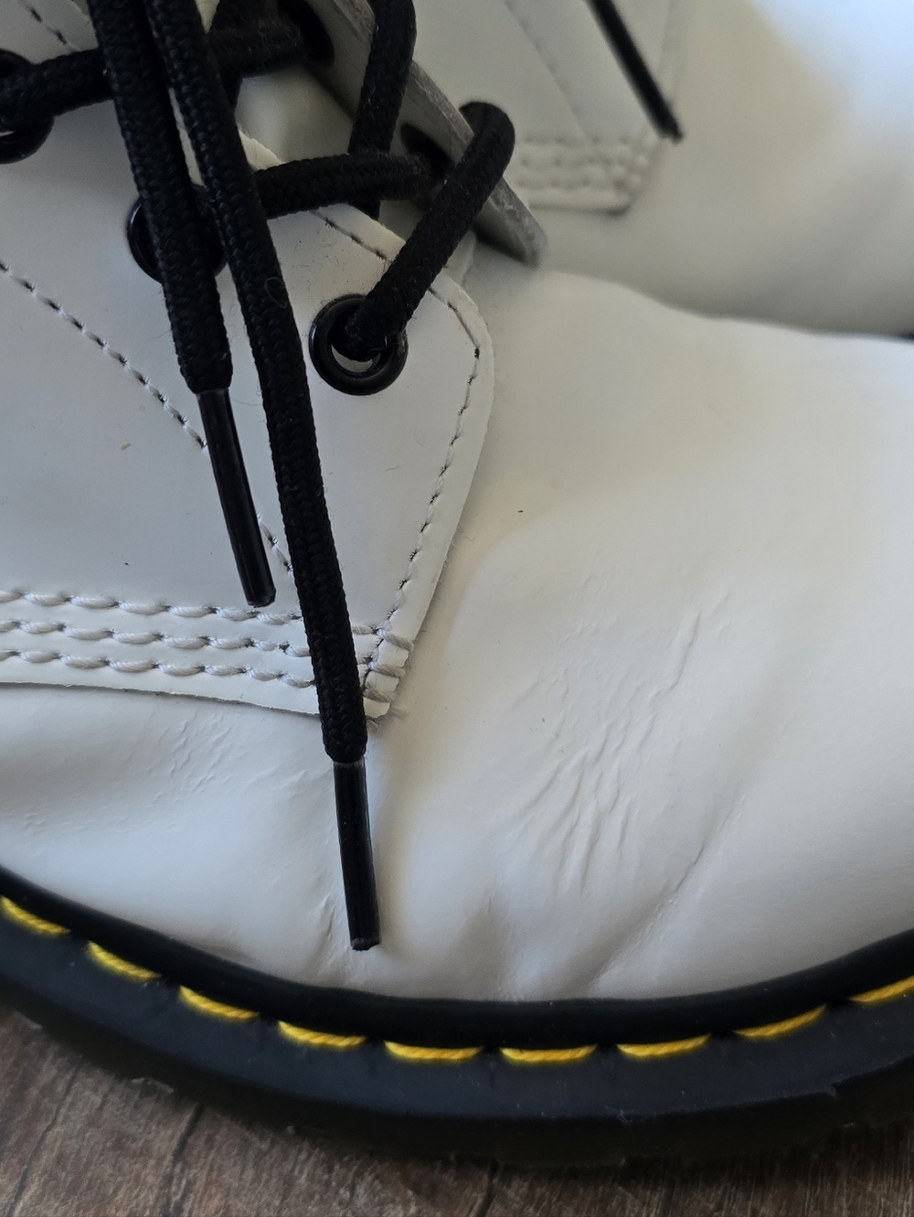 Dr. Martens Womens 1460 Smooth White Leather Lace-Up Boots Size 10 - Picture 3 of 9